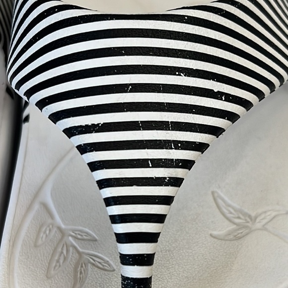 Alegria Ode stripe black & white flip flops size 40 typically fits 9.5/10 - Picture 10 of 16